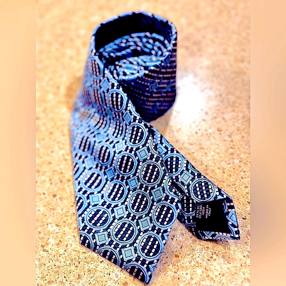 Ermenegildo Zegna  100% silk tie. Made in Italy. gently worn